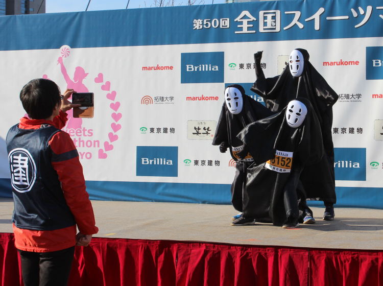 記念写真をお願いする私たち